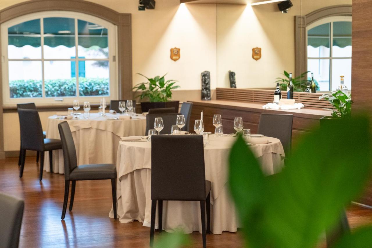Le Robinie Golf & Resort Solbiate Olona Bagian luar foto