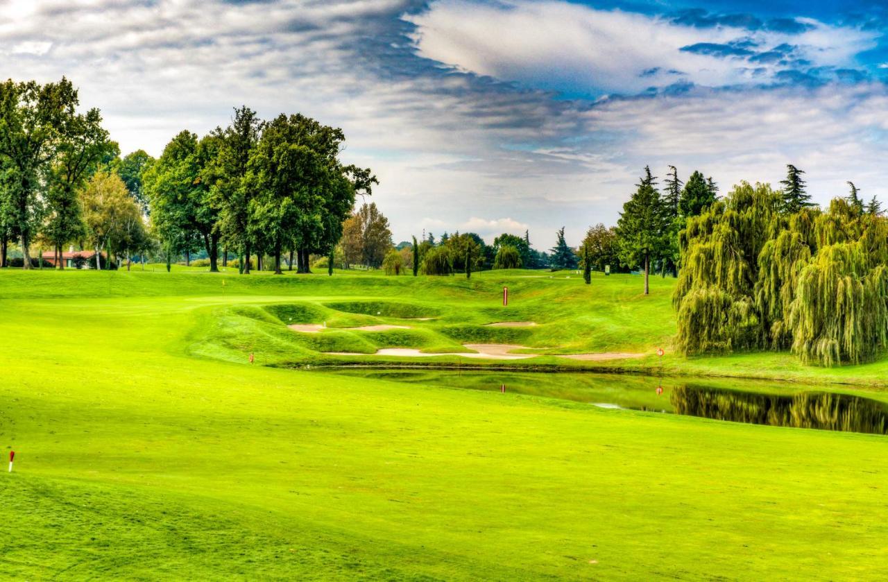 Le Robinie Golf & Resort Solbiate Olona Bagian luar foto