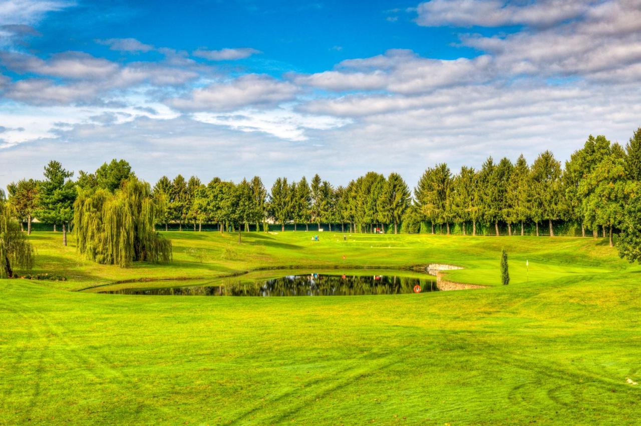 Le Robinie Golf & Resort Solbiate Olona Bagian luar foto