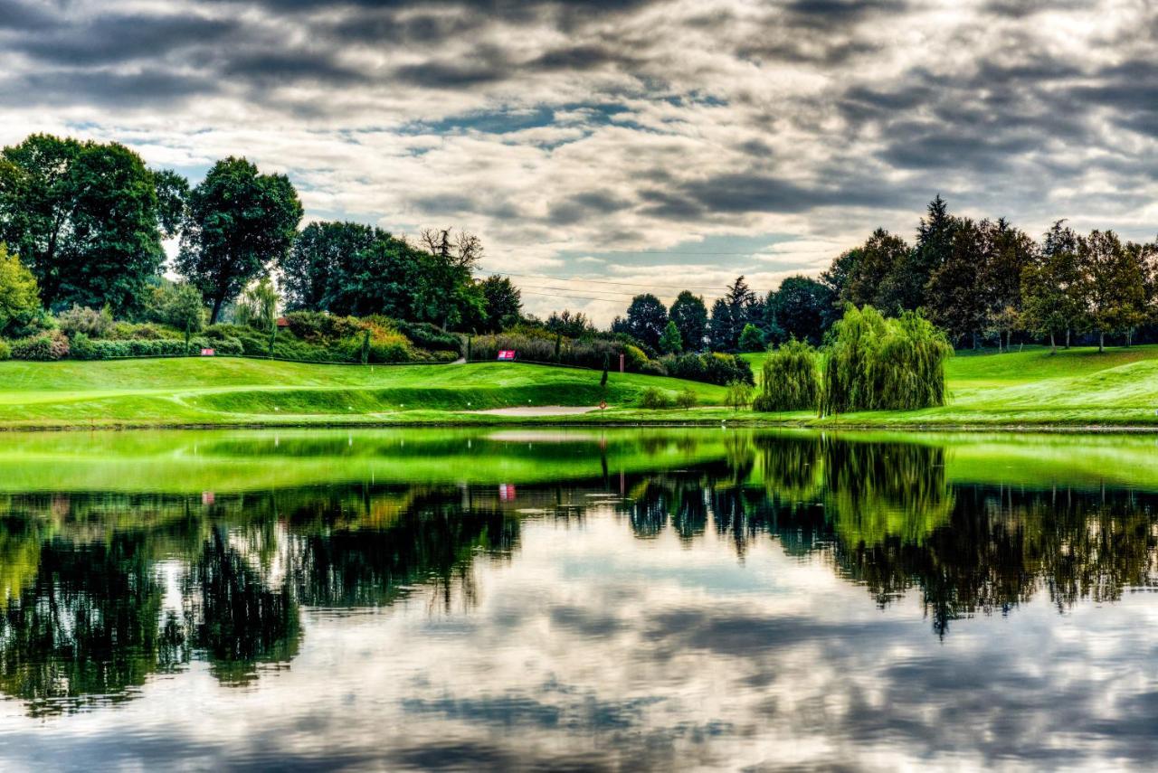 Le Robinie Golf & Resort Solbiate Olona Bagian luar foto