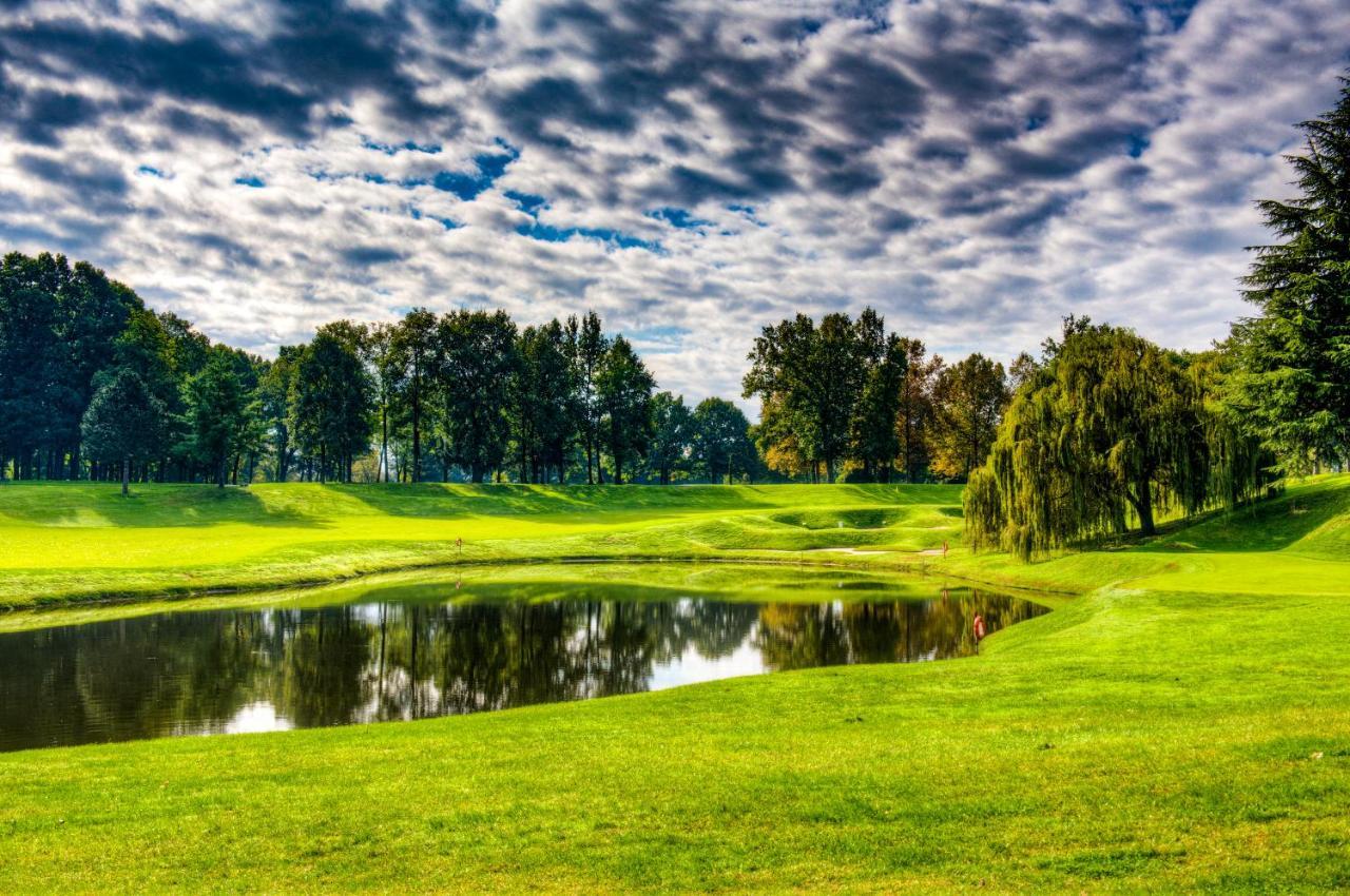 Le Robinie Golf & Resort Solbiate Olona Bagian luar foto