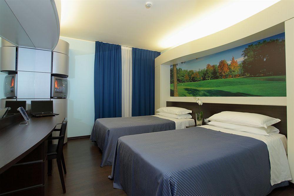 Le Robinie Golf & Resort Solbiate Olona Bagian luar foto