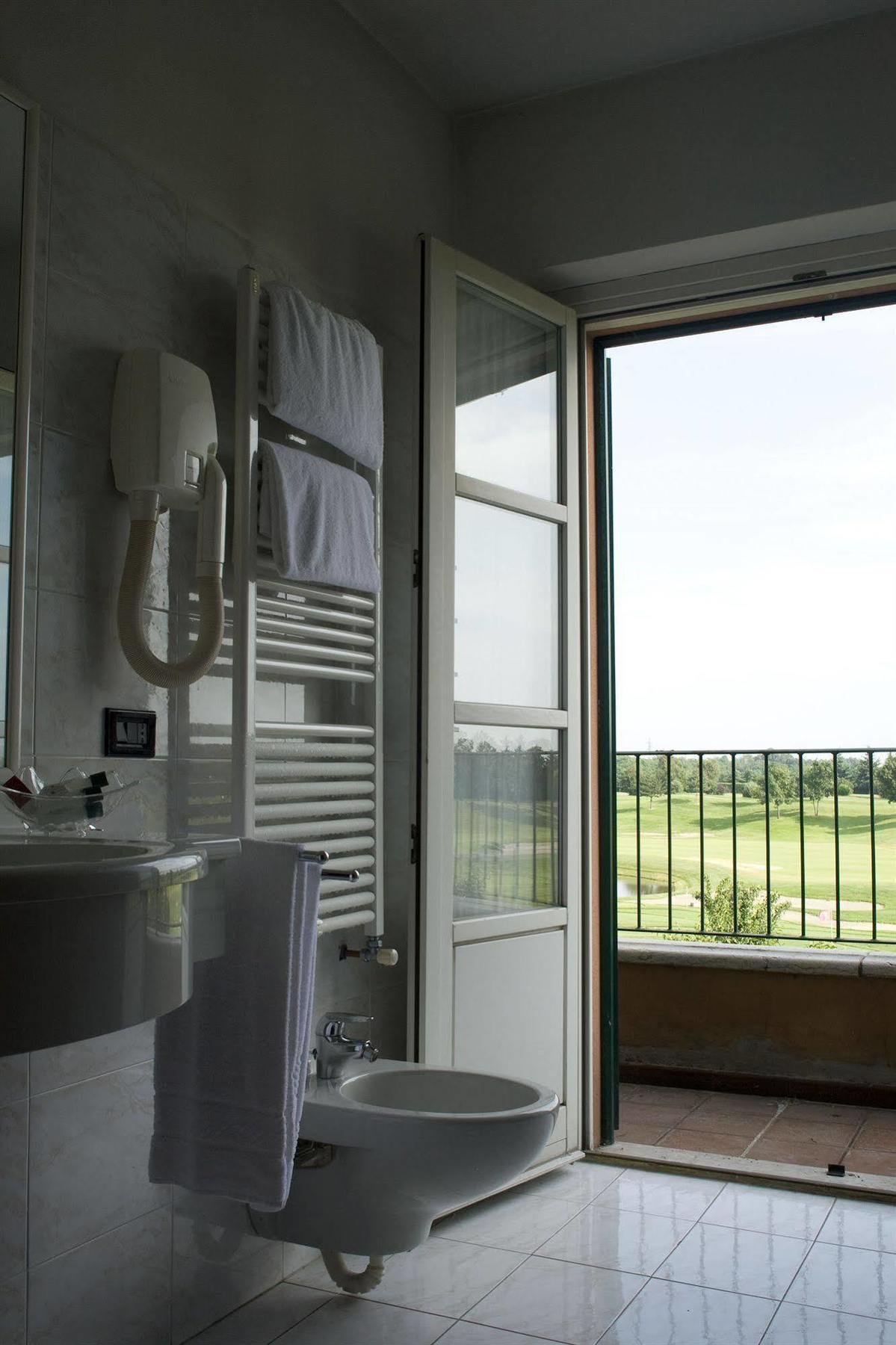 Le Robinie Golf & Resort Solbiate Olona Bagian luar foto