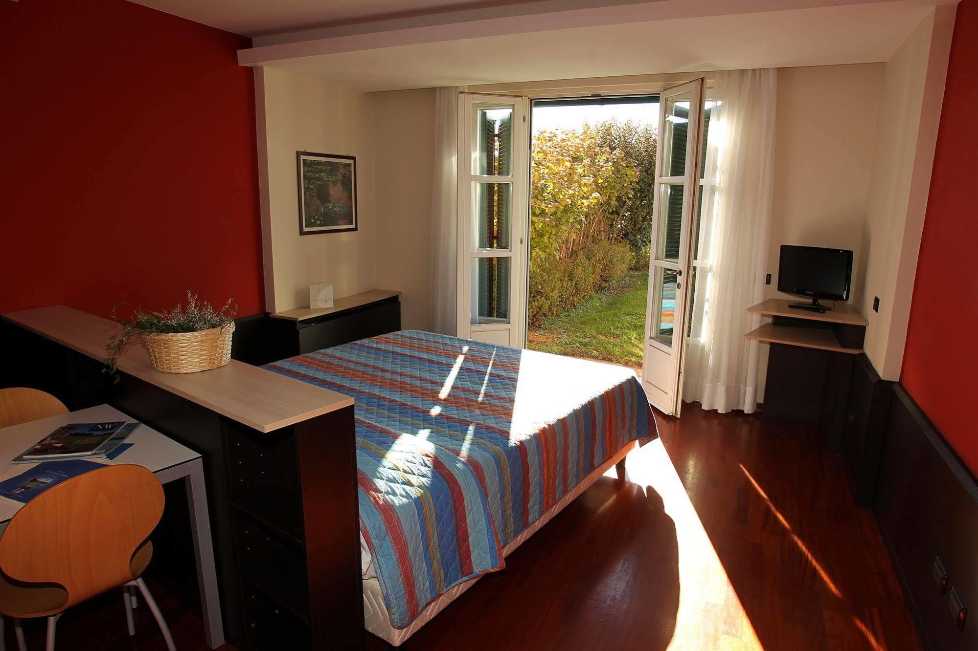Le Robinie Golf & Resort Solbiate Olona Bagian luar foto