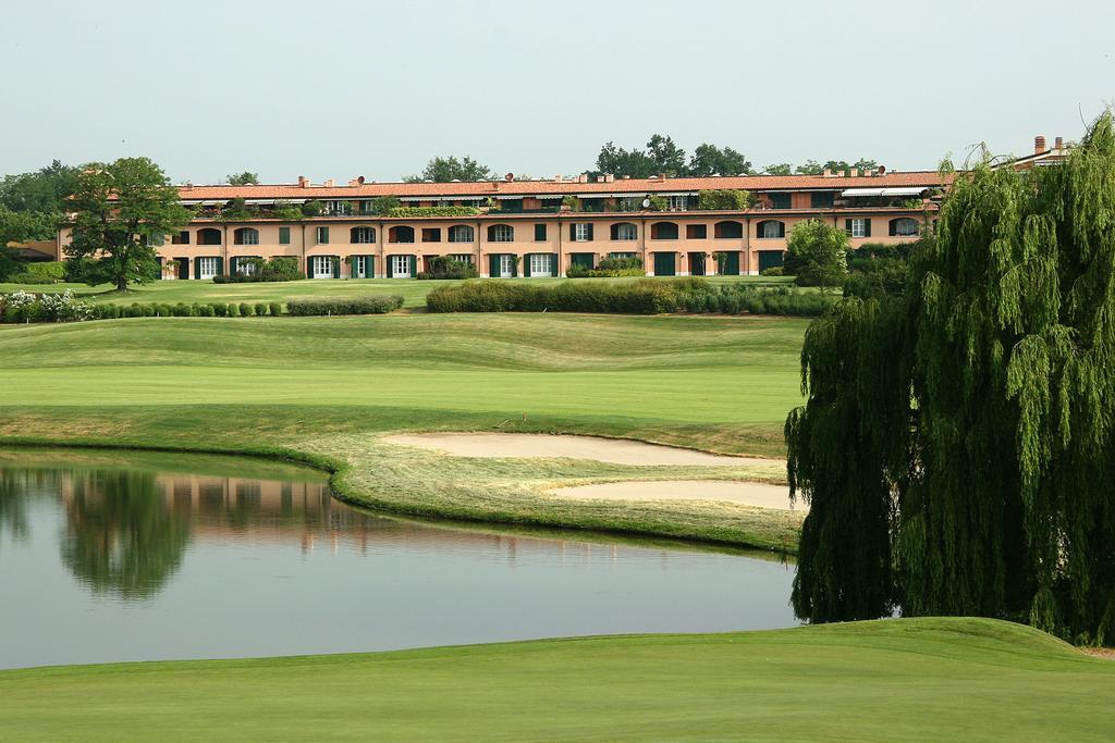 Le Robinie Golf & Resort Solbiate Olona Bagian luar foto