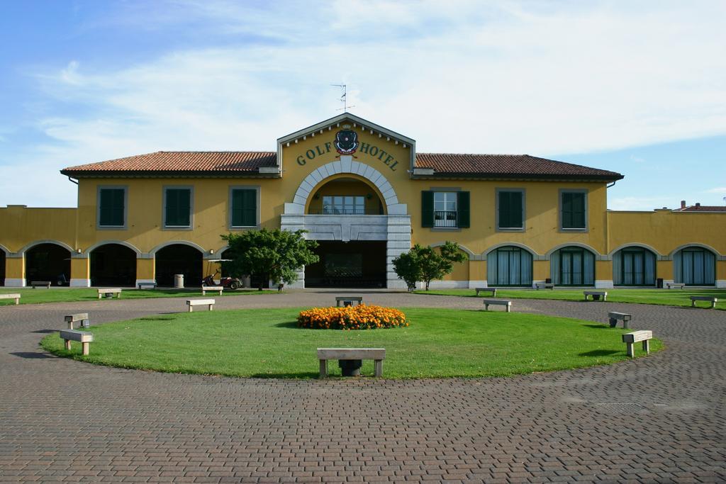 Le Robinie Golf & Resort Solbiate Olona Bagian luar foto
